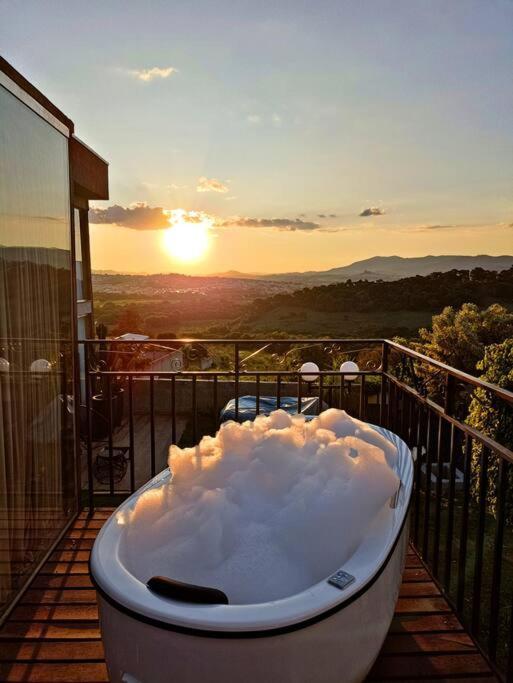 Tiny House Paraiso Minicasas Com Hidromassagem Pouso Alegre Bagian luar foto